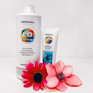 Man sieht zwei rosa/rote Blumen, eine Flasche LQ-Drink und ein Tube LQ-Gel