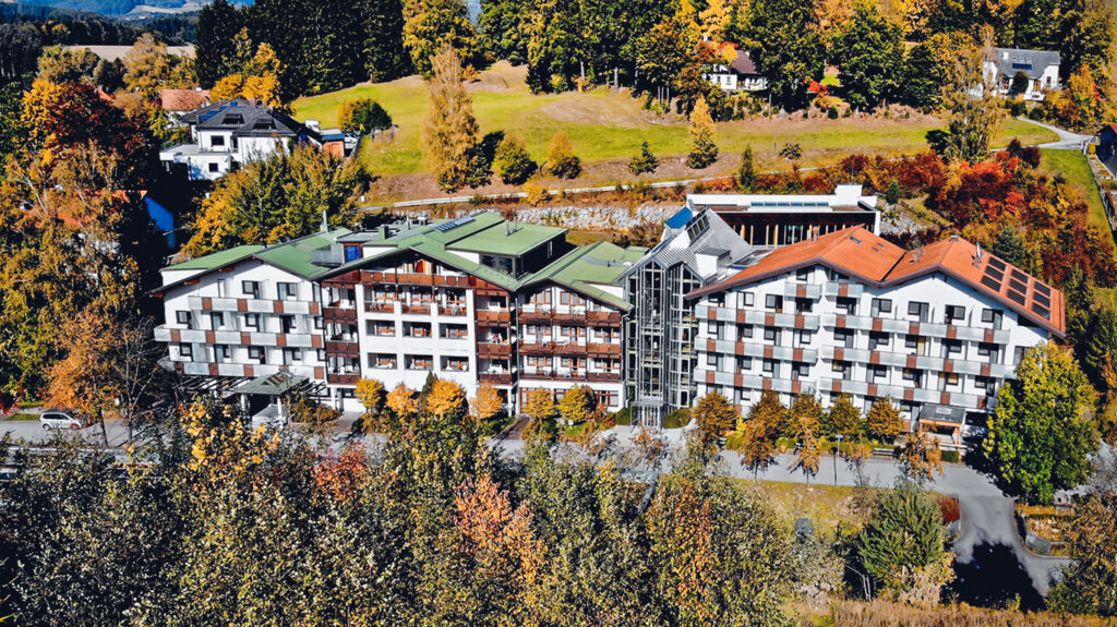 Kurhotel Bad Zell in seiner vollen Größe von der Luft aus.