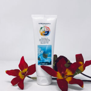 Man sieht rote Blumen und eine Tube LQ-Gel
