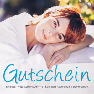 Oberkörper mit Kopf einer Frau die entspannt, als Titelbild für den Gutschein mit Aufschrift Gutschein